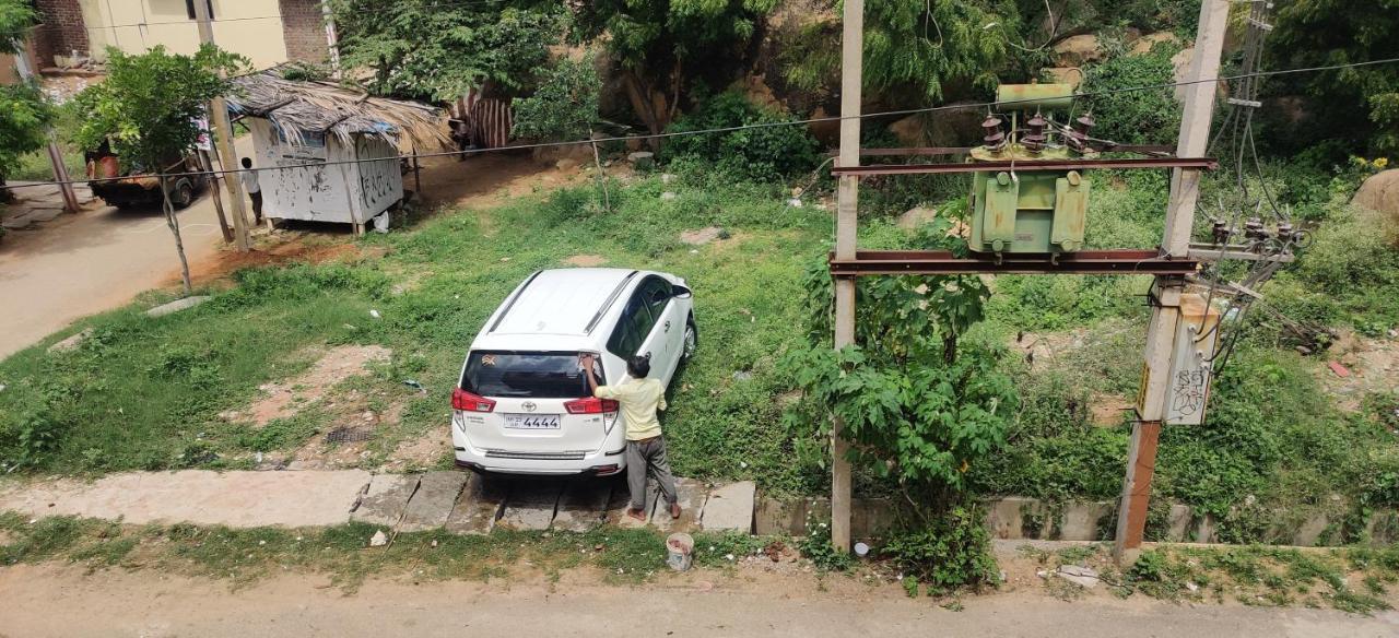 Akash Homestay 亨比 外观 照片